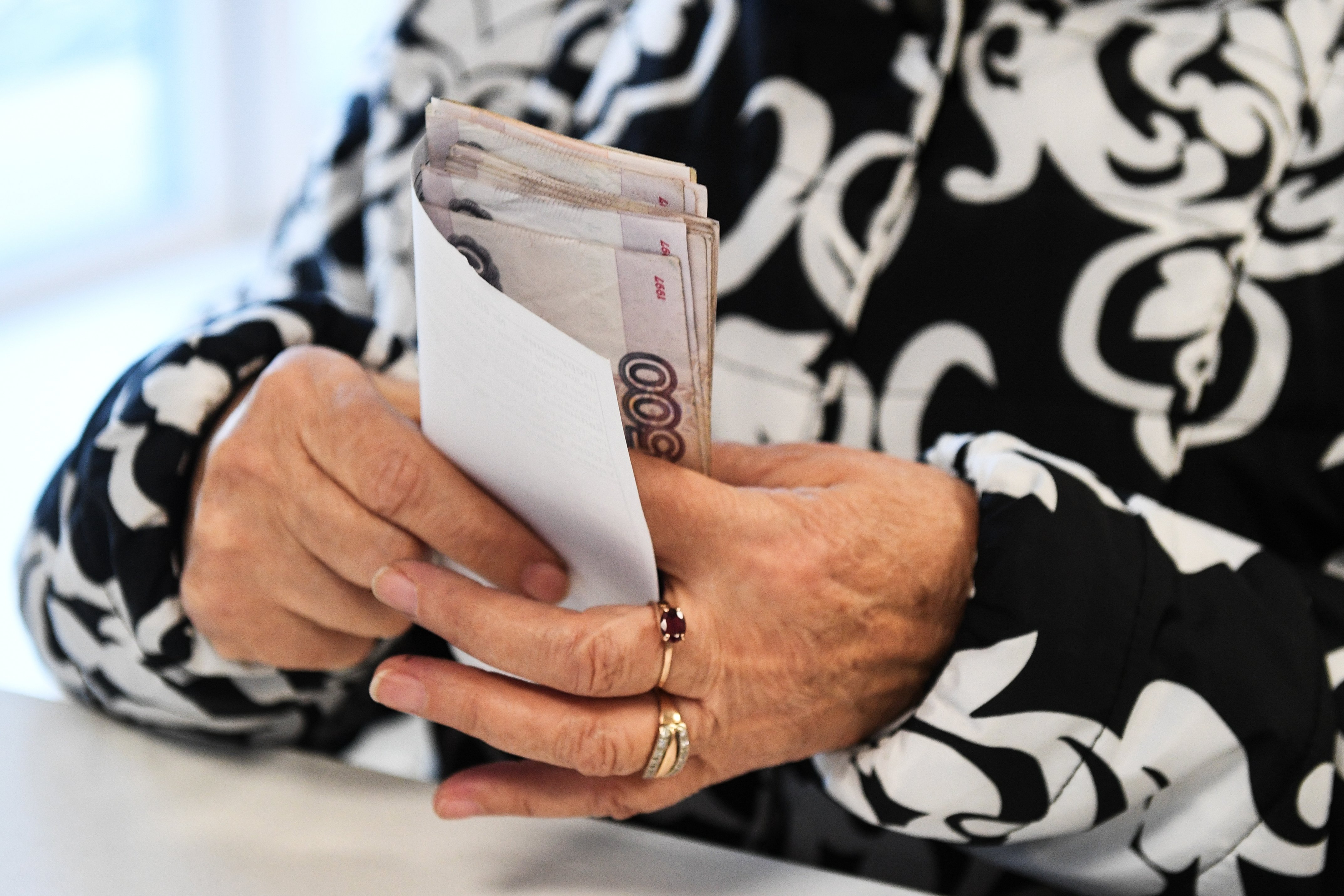 Какого числа приходит пенсия на карту Сбербанка - способы и условия
