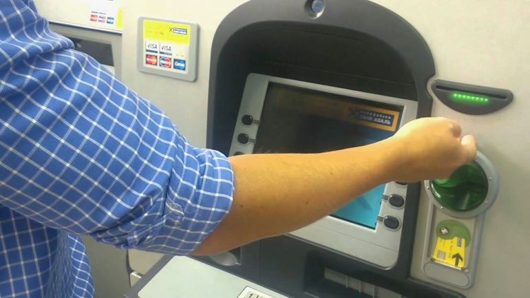 Райффайзенбанк в каких банкоматах можно снять деньги - варианты